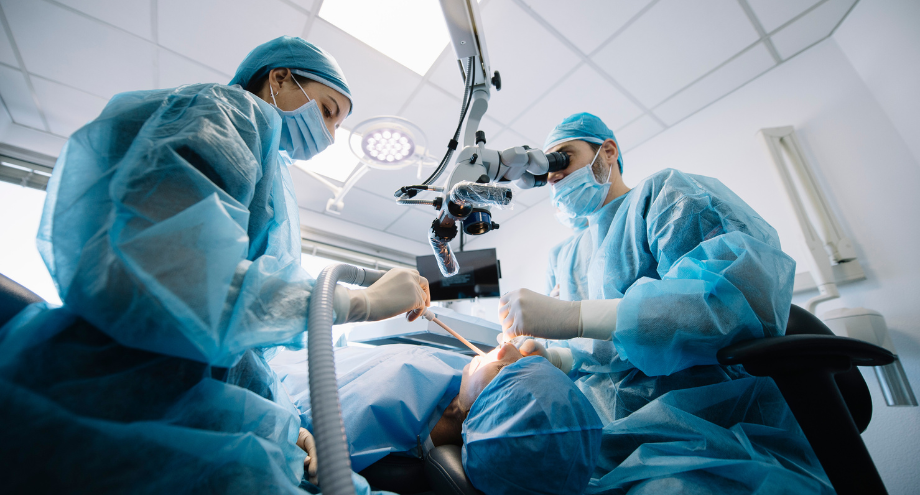 cirugía con implantes dentales 01